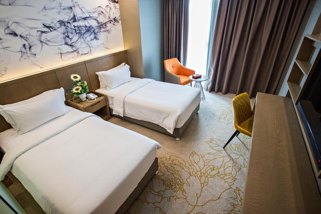 Grand Flora Hotel Malacca Bagian luar foto